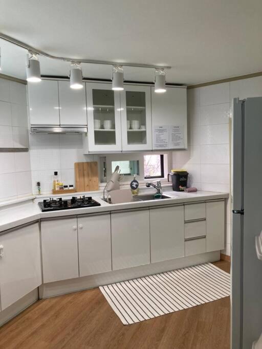 Sunnyside House/ Hongik St. Exite 5~7 3min