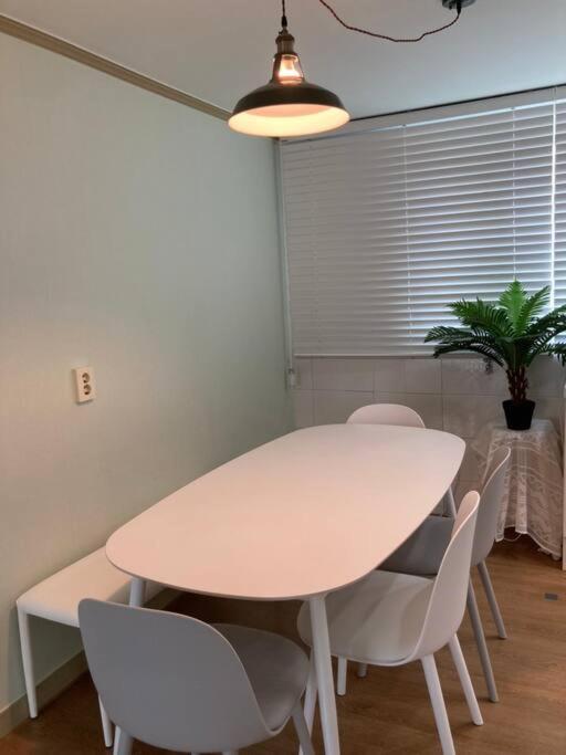 Holiday home Sunnyside House/ Hongik St. Exite 5~7 3min Seoul