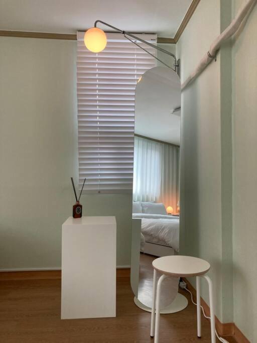 Sunnyside House/ Hongik St. Exite 5~7 3min Seoul